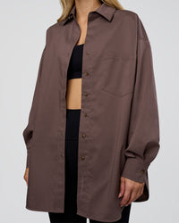 Woman wearing Go-To Oversized Shirt - Cocoa | Model:Leilani | Size:XS | Thumbnail Index: 8