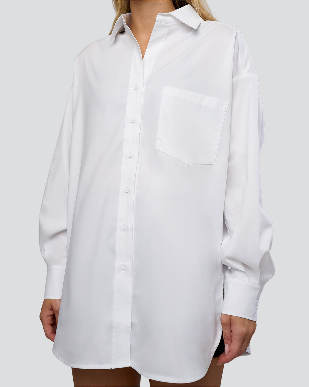 Woman wearing Go-To Oversized Shirt - White | Model:Leilani | Size:XS - view 8