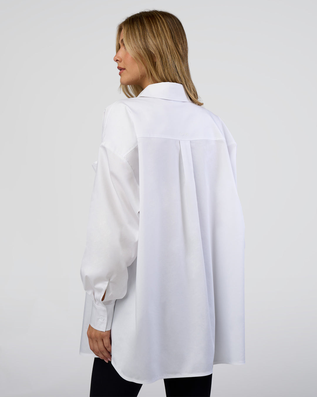 Woman wearing Go-To Oversized Shirt - White | Model:Leilani | Size:XS - view 3