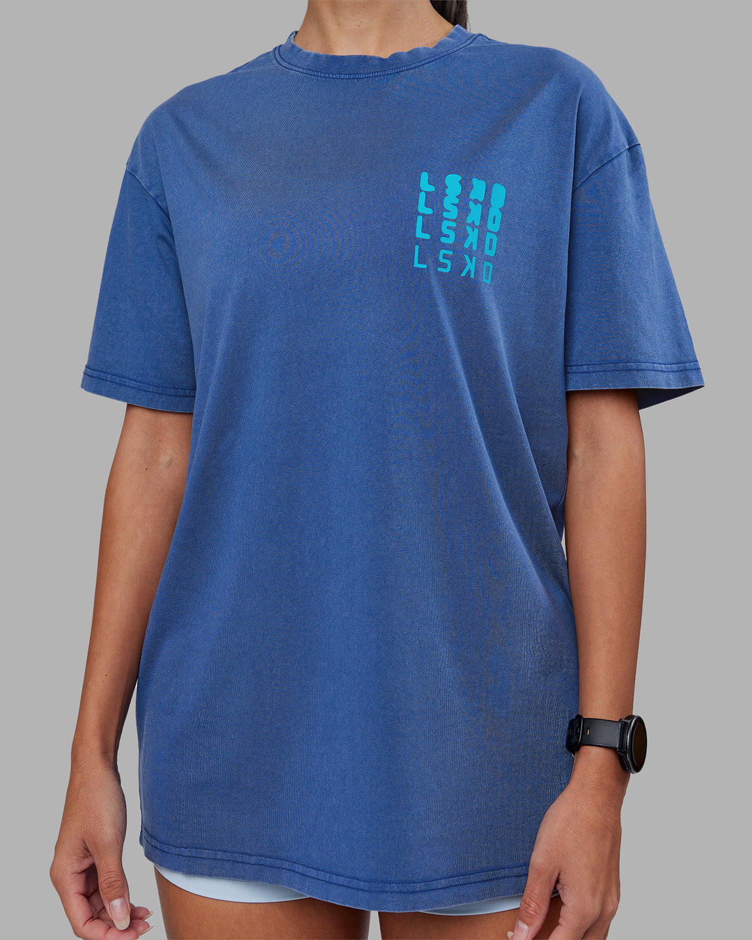 Woman wearing Inferno Journey FLXCotton Oversized Tee - Midnight Blue Washed-Blue | Model:Rhiley | Size:XS - view 8