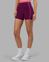Woman wearing Liberate Contrast High-Rise 4" Short Pockets - Plum Caspia-Ultra Pink | Model:Leilani | Size:XS | Thumbnail Index: 5