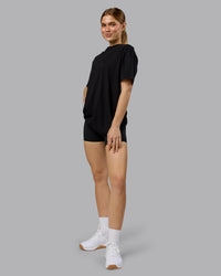 Woman wearing Lifting Club FLXCotton Tee Oversize - Black-Ultra Orange | Model:Emilie | Size:XS | Thumbnail Index: 9