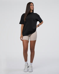 Woman wearing Lifting Club FLXCotton Tee Oversize - Black-Black | Model:Rhiley | Size:XS | Thumbnail Index: 6