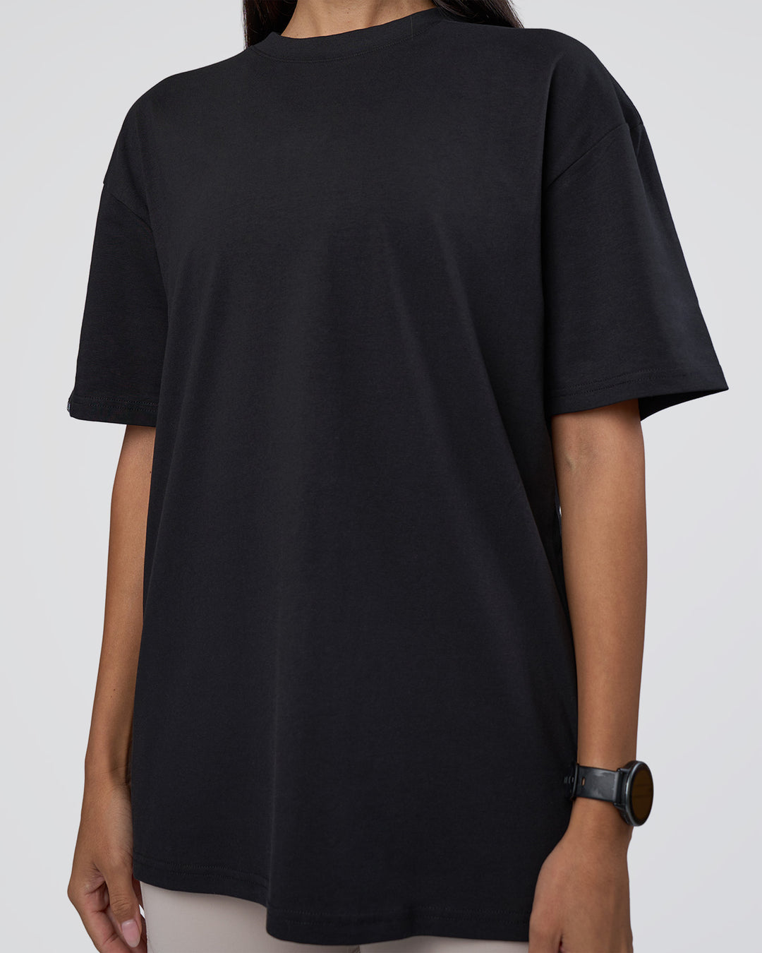 Woman wearing Lifting Club FLXCotton Tee Oversize - Black-Black | Model:Rhiley | Size:XS - view 9