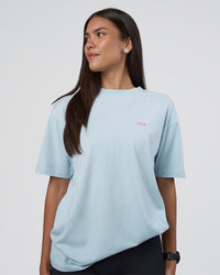 Woman wearing Lifting FLXCotton Oversized Tee - Blue Aura-Ultra Pink | Model:Rhiley | Size:XS | Thumbnail Index: 3
