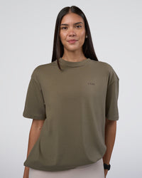 Woman wearing Lifting FLXCotton Oversized Tee - Walnut Grey-Hot Chocolate | Model:Rhiley | Size:XS | Thumbnail Index: 4