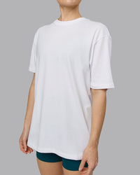 Woman wearing Love The Run FLXCotton Tee Oversize - White-Dark Moss | Model:Emilie | Size:XS | Thumbnail Index: 10