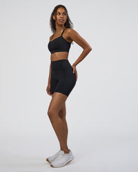 Woman wearing Momentum Sports Bra D/DD/E - Black | Model:Jordan | Size:XS | Thumbnail Index: 4