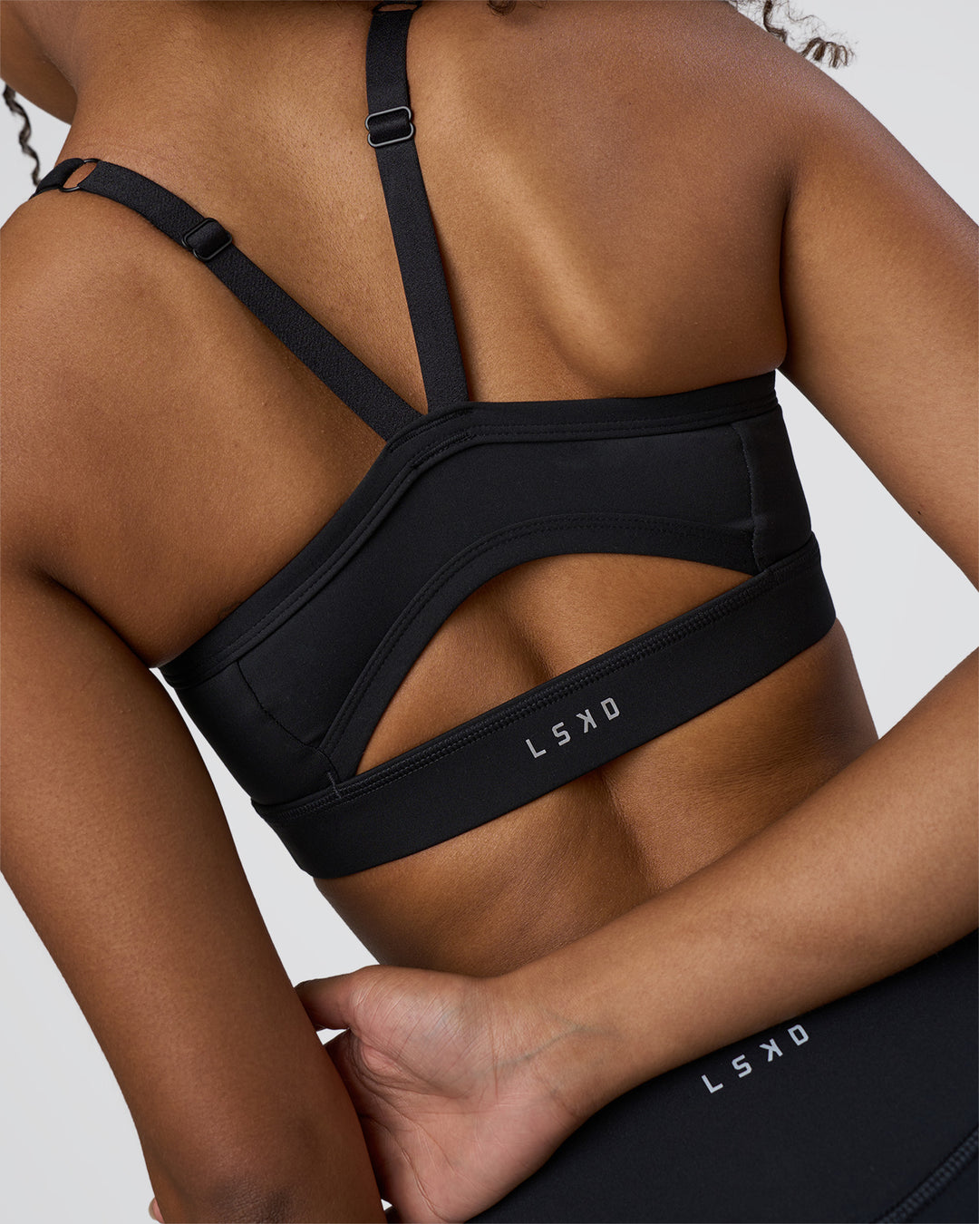 Woman wearing Momentum Sports Bra D/DD/E - Black | Model:Jordan | Size:XS - view 2