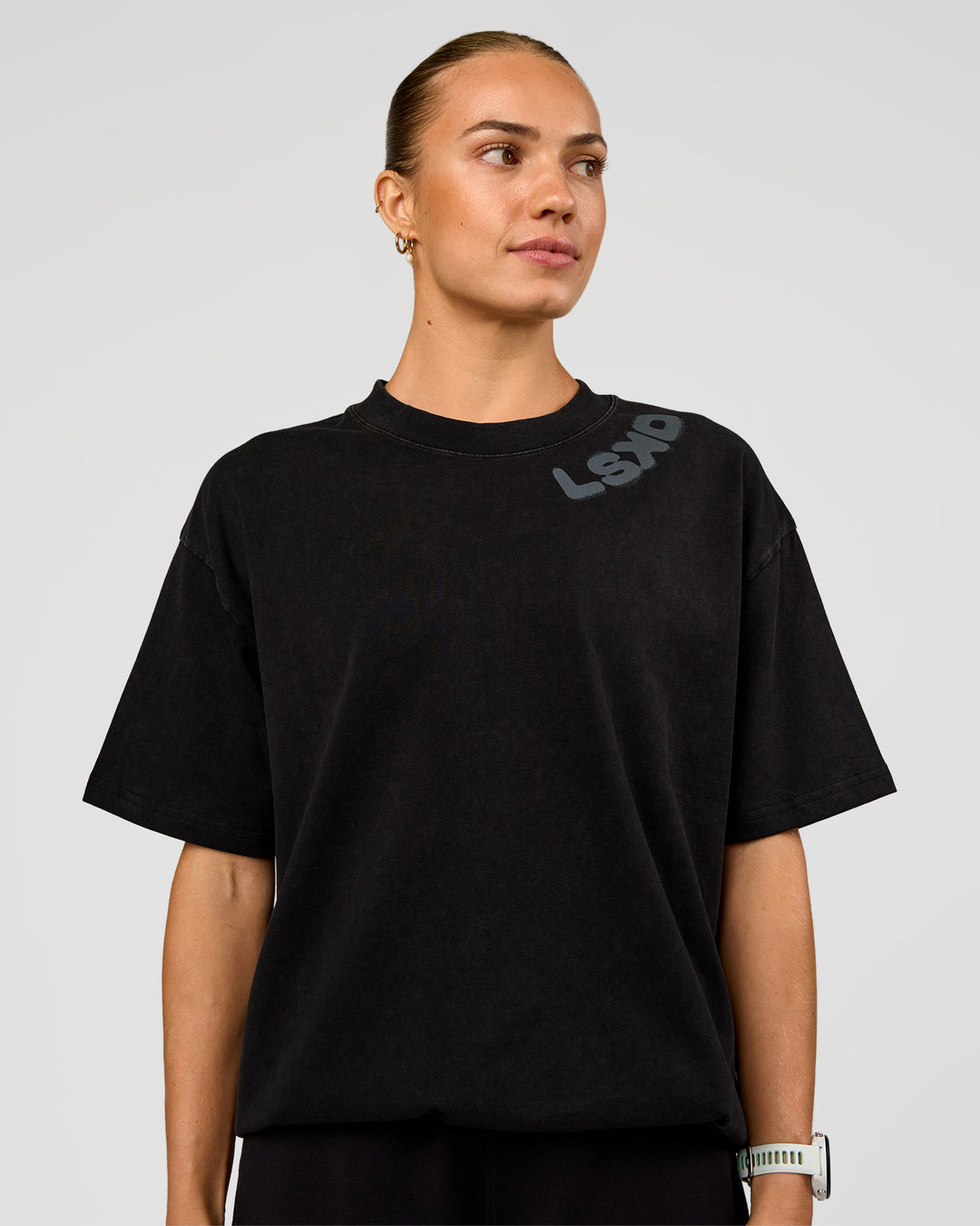 Woman wearing Offset Heavyweight Unisex Oversized Tee - Black Washed-Castlerock | Model:Maja | Size:XS - view 4