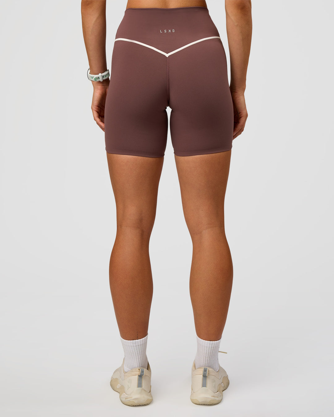 Woman wearing Pinnacle High-Rise 6" Short - Cocoa Powder-Off White | Model:Maja | Size:XS - view 3