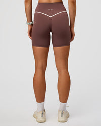 Woman wearing Pinnacle High-Rise 6" Short - Cocoa Powder-Off White | Model:Maja | Size:XS | Thumbnail Index: 2