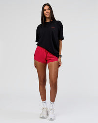 Woman wearing RUN CLUB FLXCotton Tee Oversize - Black-Scarlet | Model:Rhiley | Size:XS | Thumbnail Index: 6