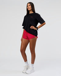 Woman wearing RUN CLUB FLXCotton Tee Oversize - Black-Scarlet | Model:Rhiley | Size:XS | Thumbnail Index: 7