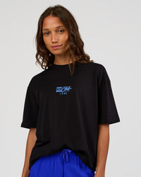 Woman wearing Run Club Script FLXCotton Oversized Tee - Black-Palace Blue | Model:Dakota | Size:XS | Thumbnail Index: 3