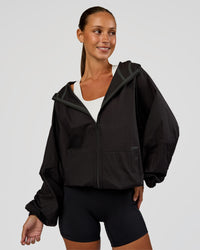 Woman wearing Run Light Jacket - Black | Model:Brylee | Size:XS | Thumbnail Index: 0