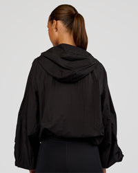 Woman wearing Run Light Jacket - Black | Model:Brylee | Size:XS | Thumbnail Index: 3