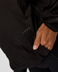 Woman wearing Run Light Jacket - Black | Model:Brylee | Size:XS | Thumbnail Index: 9