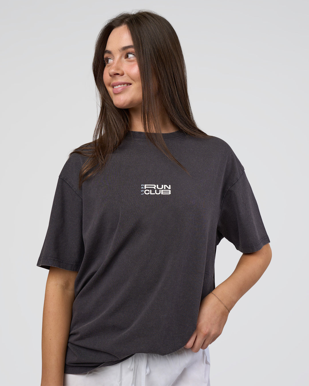 Woman wearing Runner& - view 5