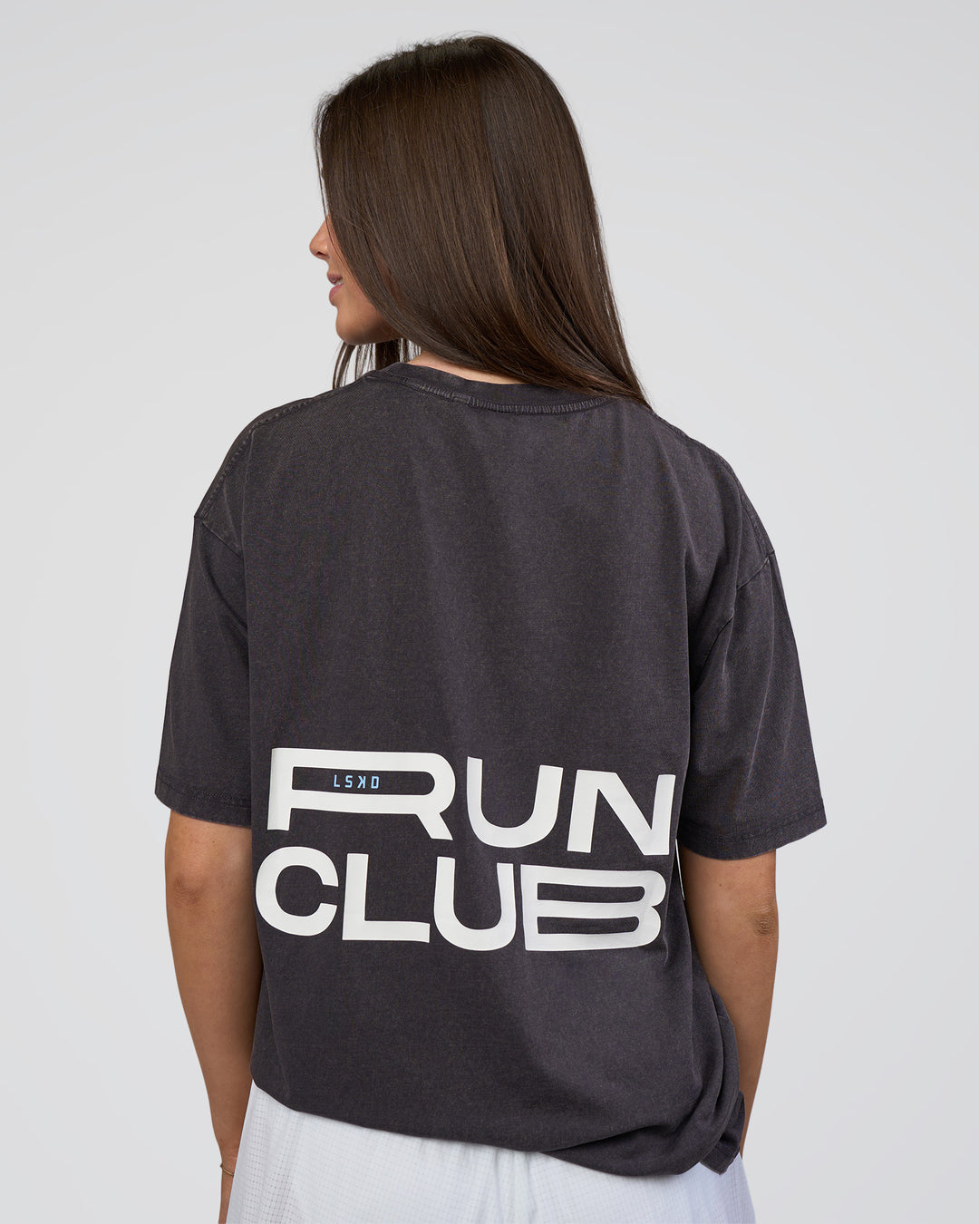 Woman wearing Runner& - view 4
