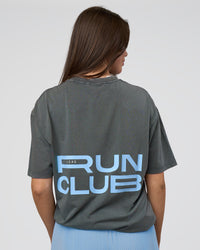 Woman wearing Runner& | Thumbnail Index: 4