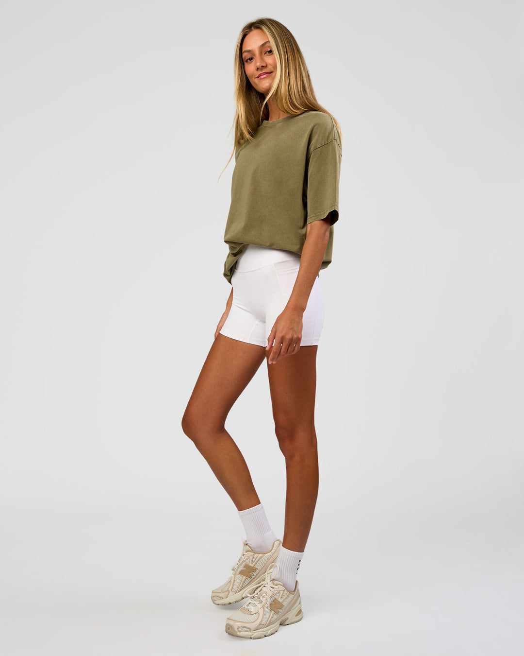 Woman wearing Shadow Mode FLXCotton Oversized Tee - Walnut Grey Washed | Model:Georgia | Size:XS - view 9