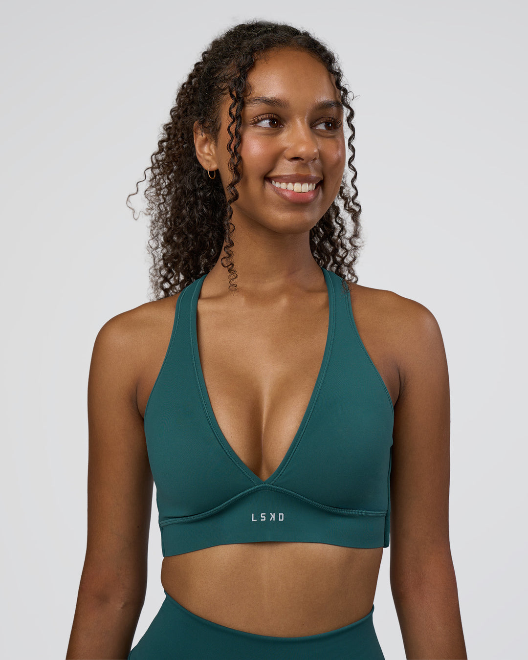 Woman wearing Stamina Sports Bra D/DD/E - Transformative Teal | Model:Jordan | Size:XS - view 1
