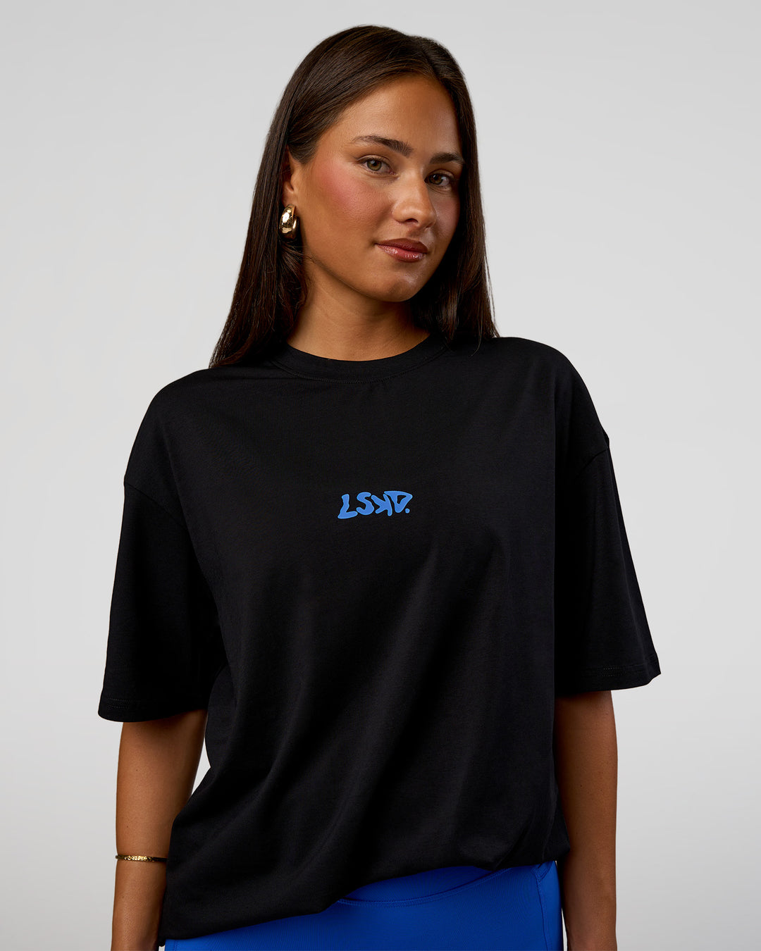 Woman wearing Standard Issue FLXCotton Oversized Tee - Black-Palace Blue | Model:Bianca | Size:XS - view 4
