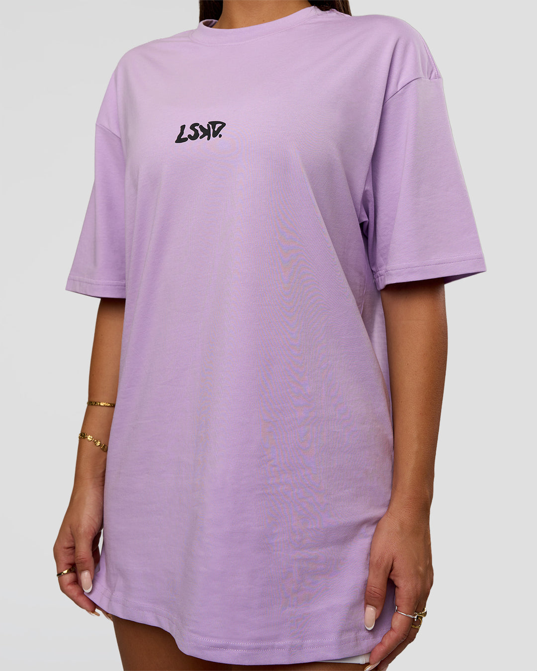 Woman wearing Standard Issue FLXCotton Oversized Tee - Pale Lilac-Black | Model:Bianca | Size:XS - view 8