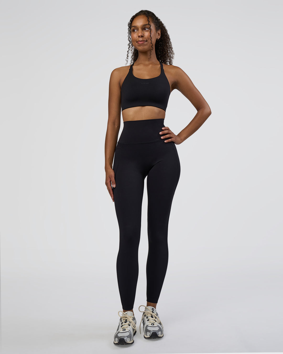 Woman wearing Twist Sports Bra D/DD/E - Black | Model:Jordan | Size:XS - view 3