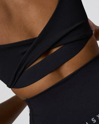 Woman wearing Twist Sports Bra D/DD/E - Black | Model:Jordan | Size:XS | Thumbnail Index: 4