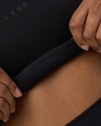 Woman wearing Twist Sports Bra D/DD/E - Black | Model:Jordan | Size:XS | Thumbnail Index: 5