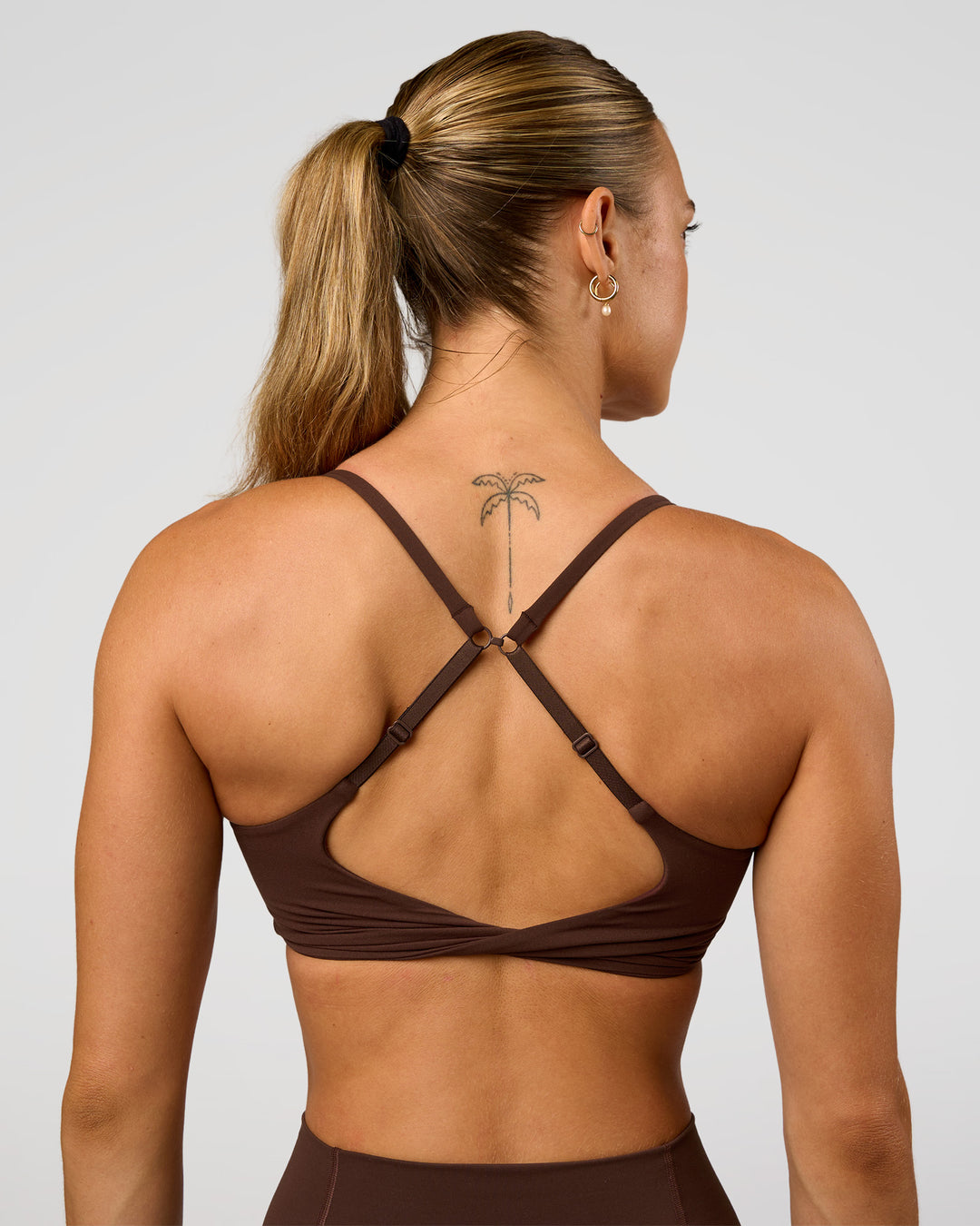 Woman wearing Twist Sports Bra - Hot Chocolate | Model:Maja | Size:XS - view 5