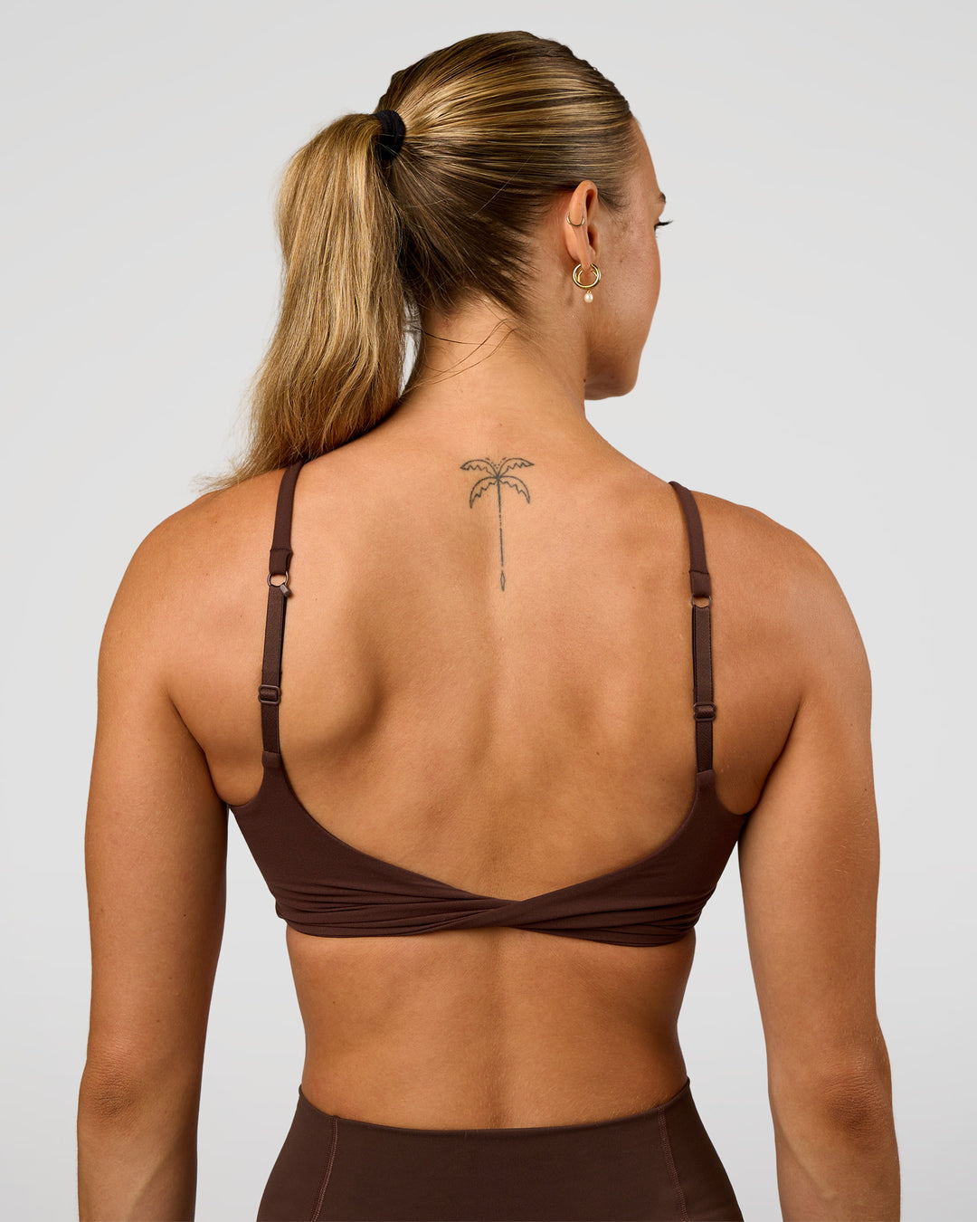 Woman wearing Twist Sports Bra - Hot Chocolate | Model:Maja | Size:XS - view 4