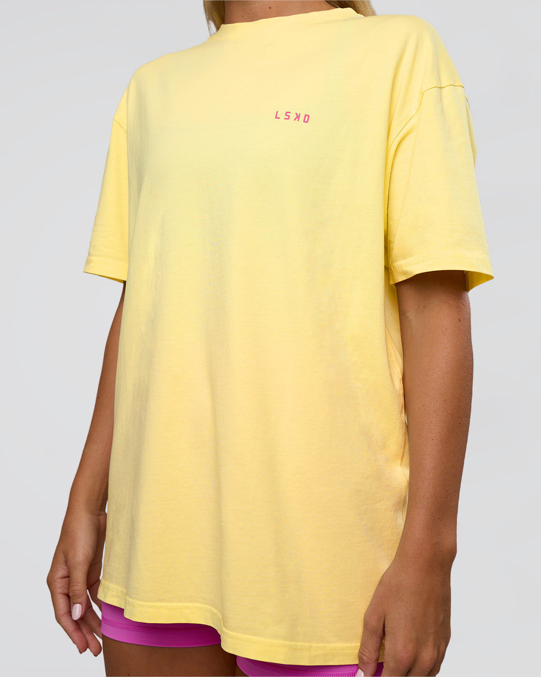 Woman wearing Unfit Club FLXCotton Oversized Tee - Yellow Fizz Washed-Ultra Fuchsia | Model:Amity | Size:XS - view 9