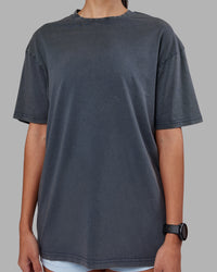 Woman wearing Lifting Club FLXCotton Tee Oversize - Dark Storm Washed-Blue | Model:Rhiley | Size:XS | Thumbnail Index: 9
