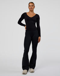 Woman wearing Vitality Long Sleeve Top - Black | Model:Maja | Size:XS | Thumbnail Index: 7