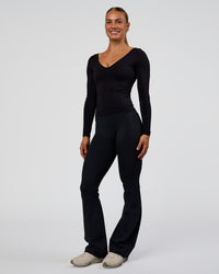 Woman wearing Vitality Long Sleeve Top - Black | Model:Maja | Size:XS | Thumbnail Index: 5
