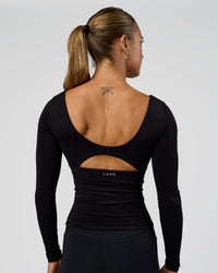 Woman wearing Vitality Long Sleeve Top - Black | Model:Maja | Size:XS | Thumbnail Index: 4