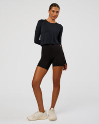 Woman wearing AeroFLX+ Seamless Long Sleeve Skimmer Tee - Black Marl | Model:Charli | Size:XS | Thumbnail Index: 3