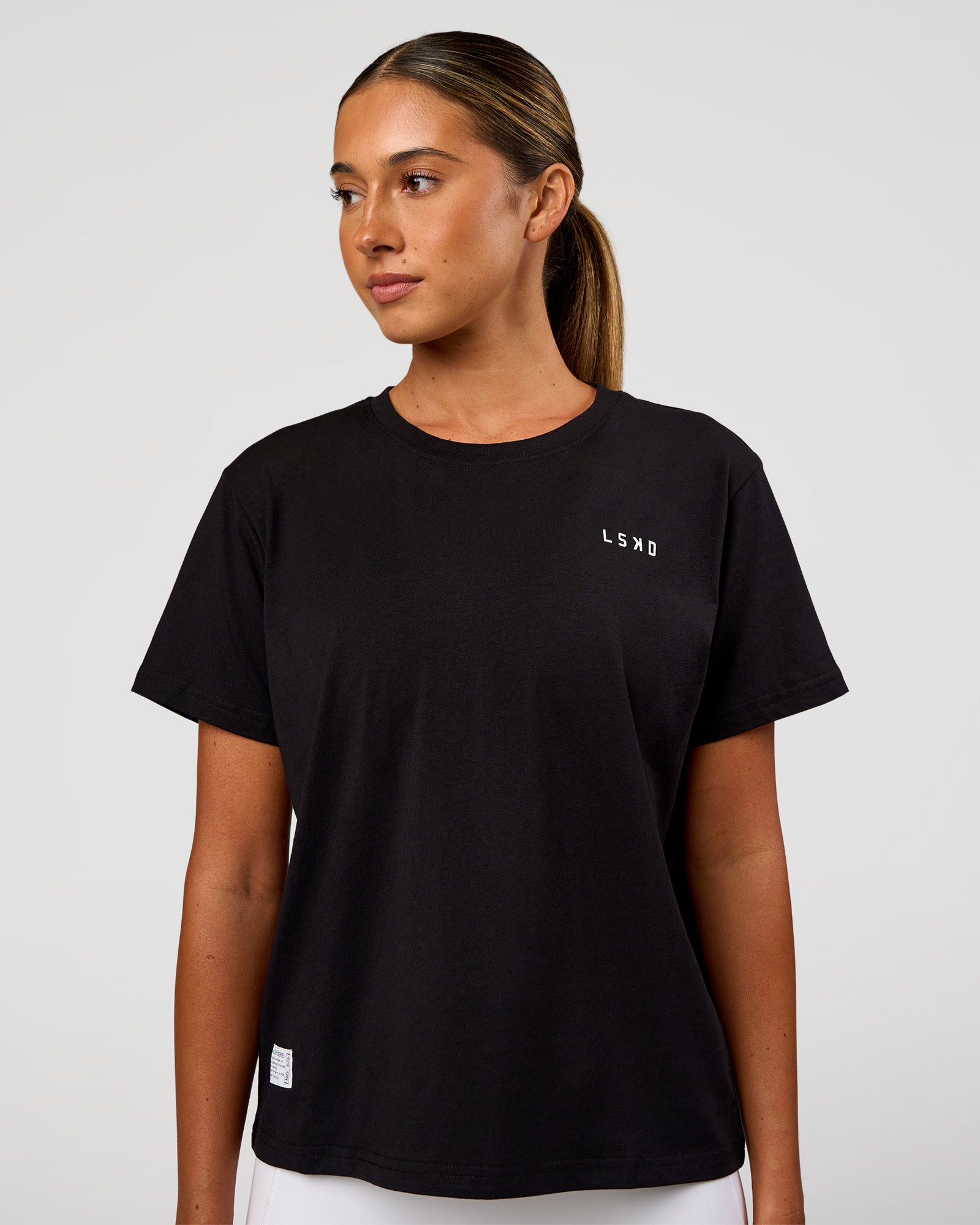 Woman wearing VS6 FLXCotton Regular Fit Tee - Black-White | Model:Charli | Size:XS