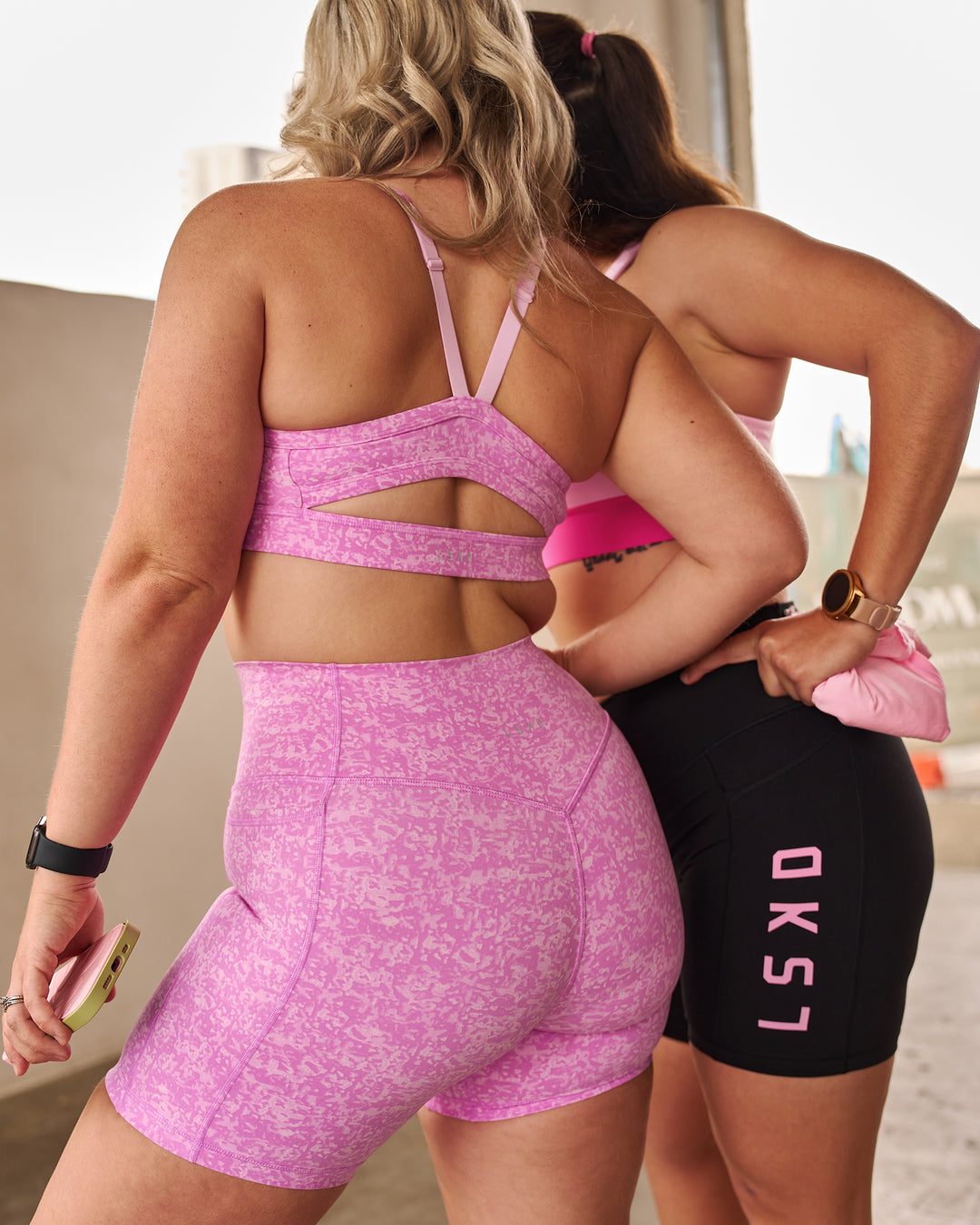 Campaign image of Momentum Sports Bra - Energy Print Marshmallow - view 6