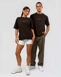 Duo wearing VS1 Enjoy The Journey FLXCotton Oversize Tee - Ground Coffee | Model:Albert | Size:M | Model:Bianca | Size:XS | Thumbnail Index: 5