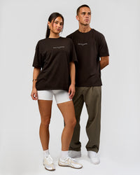 Duo wearing VS1 Enjoy The Journey FLXCotton Oversize Tee - Ground Coffee | Model:Albert | Size:M | Model:Bianca | Size:XS | Thumbnail Index: 8