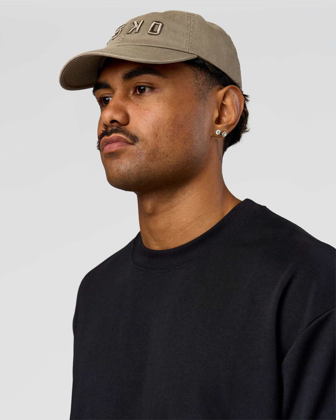 Man wearing Daily Cap - Taupe Ash | Model:Cap | Size:DAILY - view 1