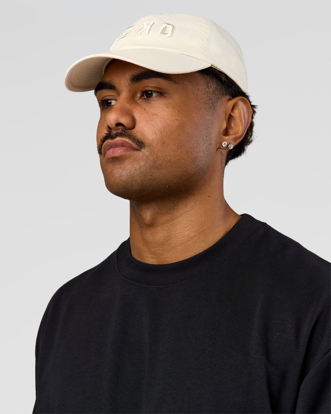 Man wearing Daily Cap - Vaporous Gray | Model:Cap | Size:DAILY - view 1