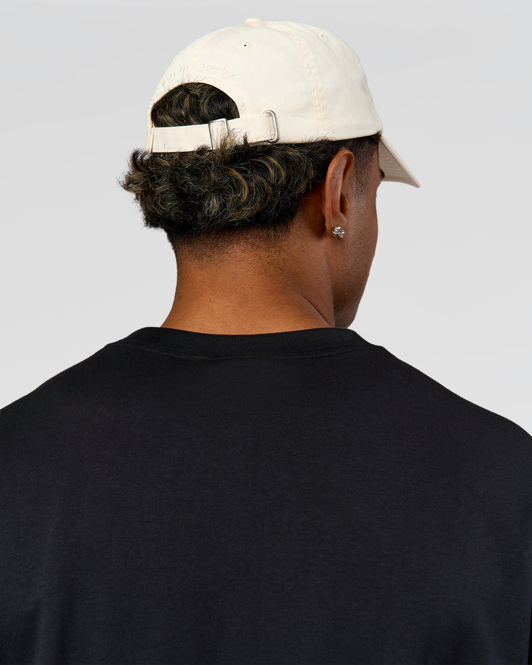 Man wearing Daily Cap - Vaporous Gray | Model:Cap | Size:DAILY - view 3