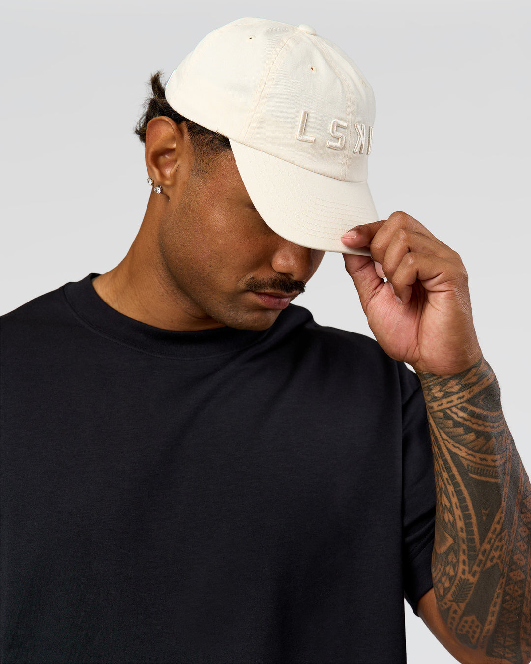Man wearing Daily Cap - Vaporous Gray | Model:Cap | Size:DAILY - view 5