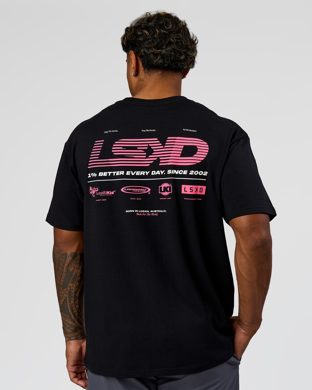 Man wearing Archive FLXCotton Oversized Tee - Black-Candy Pink | Model:Xav | Size:L