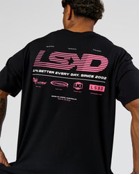 Man wearing Archive FLXCotton Oversized Tee - Black-Candy Pink | Model:Xav | Size:L | Thumbnail Index: 15